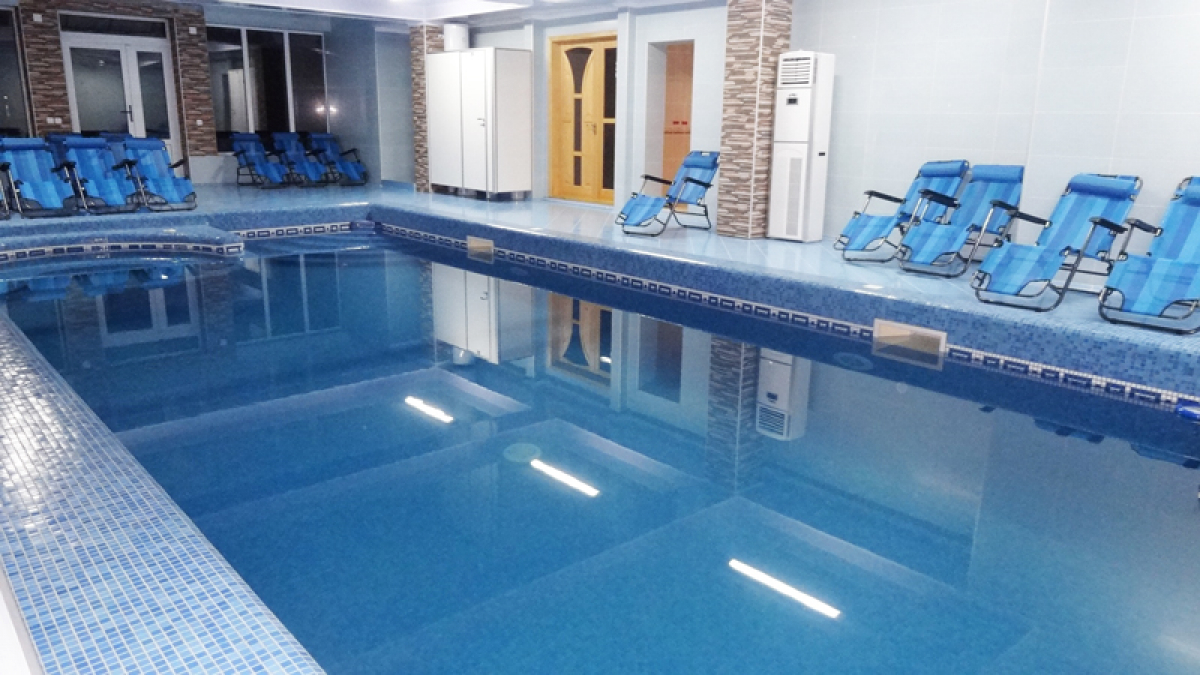 Swimming pool